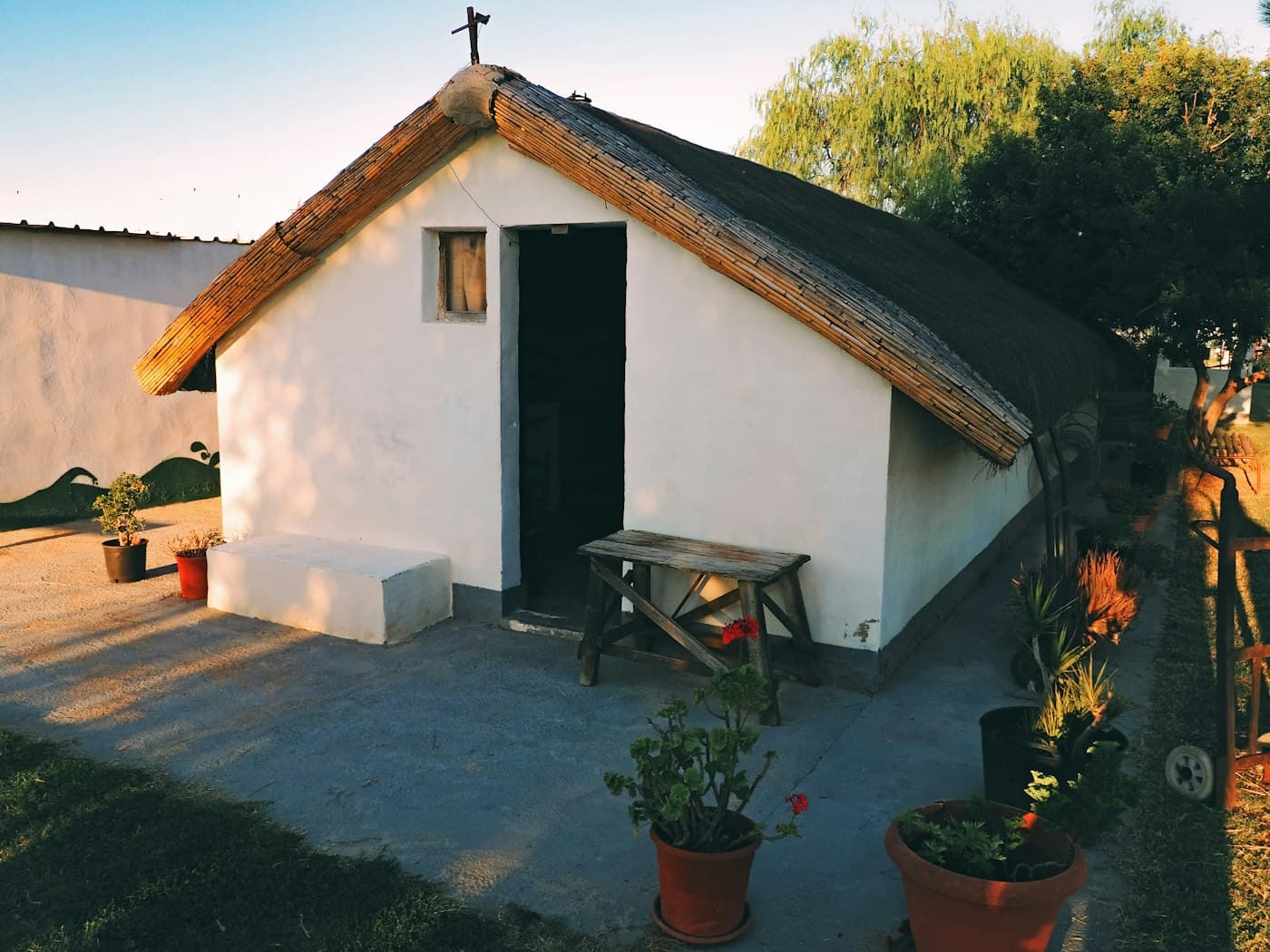 A whitewashed thatched farmhouse in the Albufera rice country